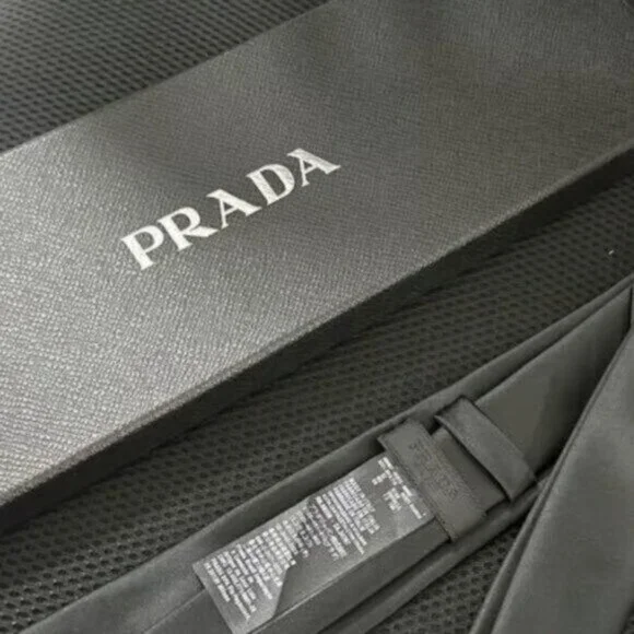 PRADA Black Tie - Picture 9 of 9